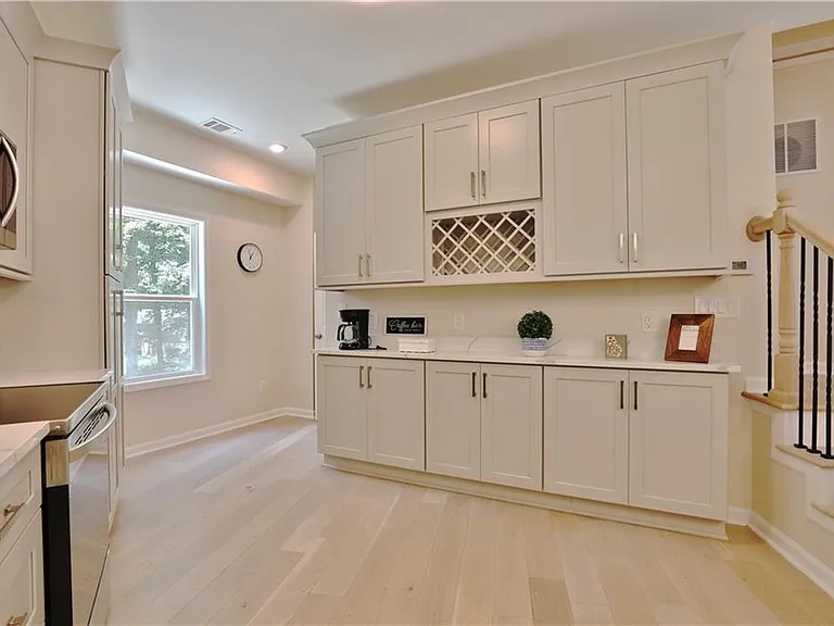 2125 Clay Rd — Photo 11
