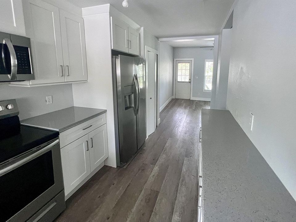 1st image of 215 Ronnoc Ln APT 1W