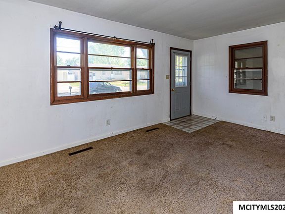 2nd image of 850 12th St SE