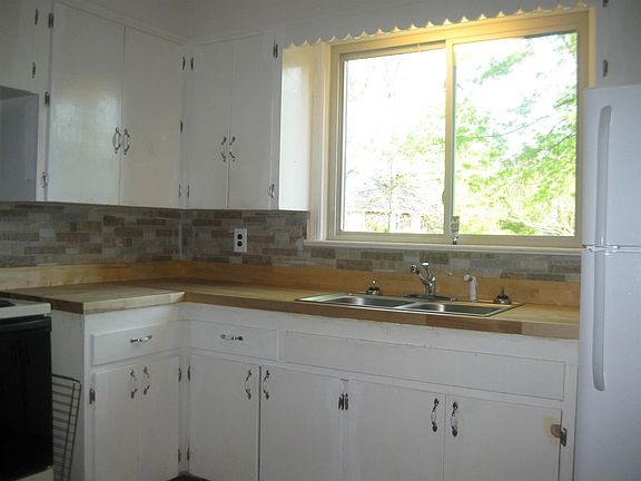 3rd image of 907 Huddleston Ave