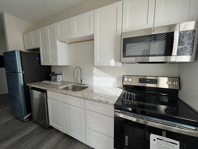 251 Green St — Photo 1