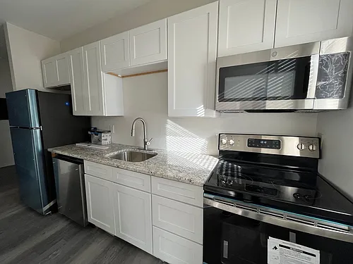 251 Green St Photo 1