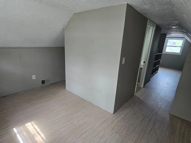 716 Dakota Ave — Photo 3