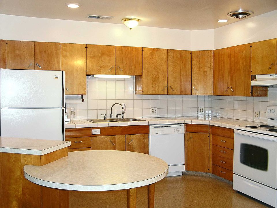 2nd image of 225 Cooper Ln