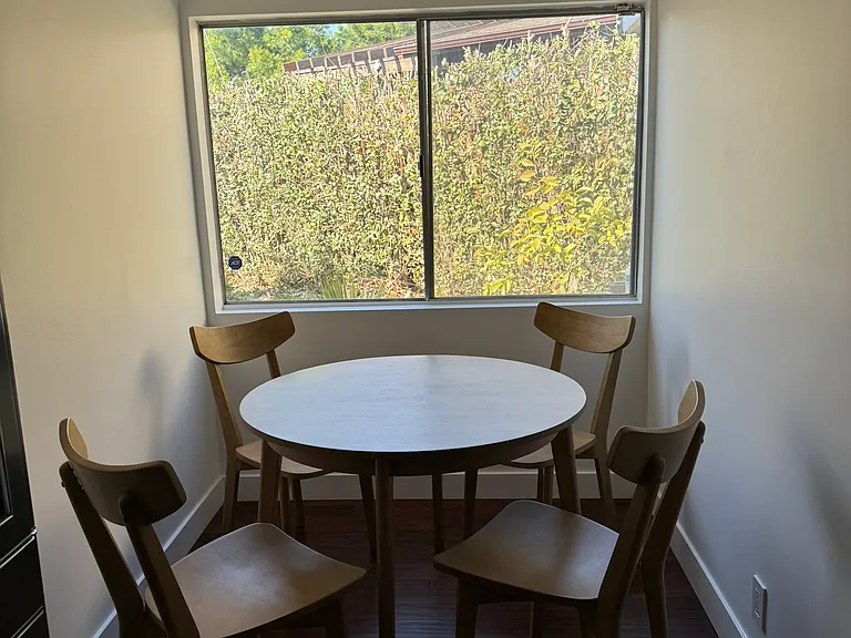 kitchen eating area