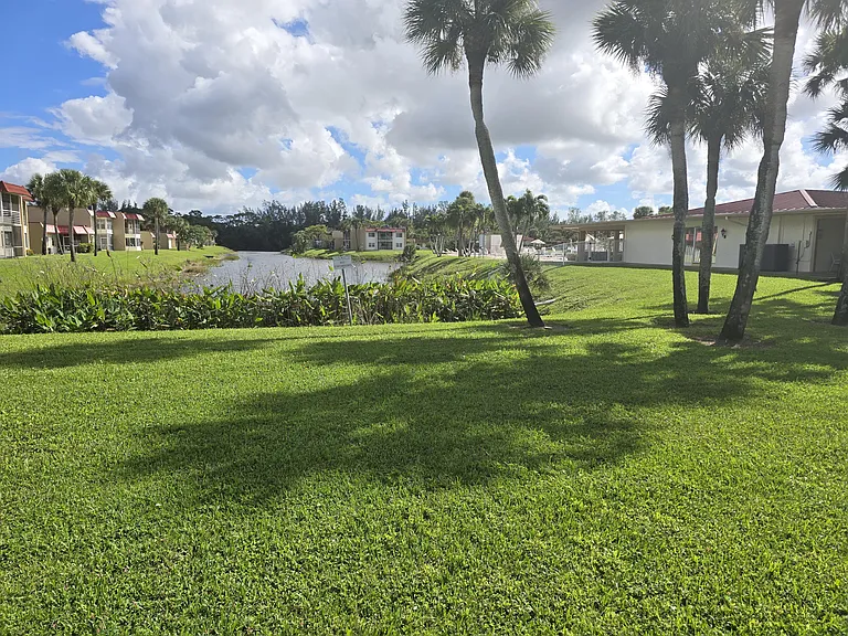 112 Lake Dora Dr — Photo 2