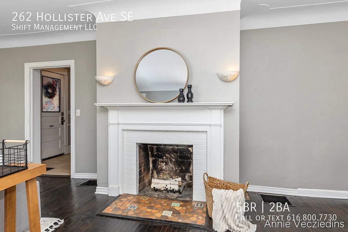 Darling 5 Bedroom With Tons Of Character! — Photo 3