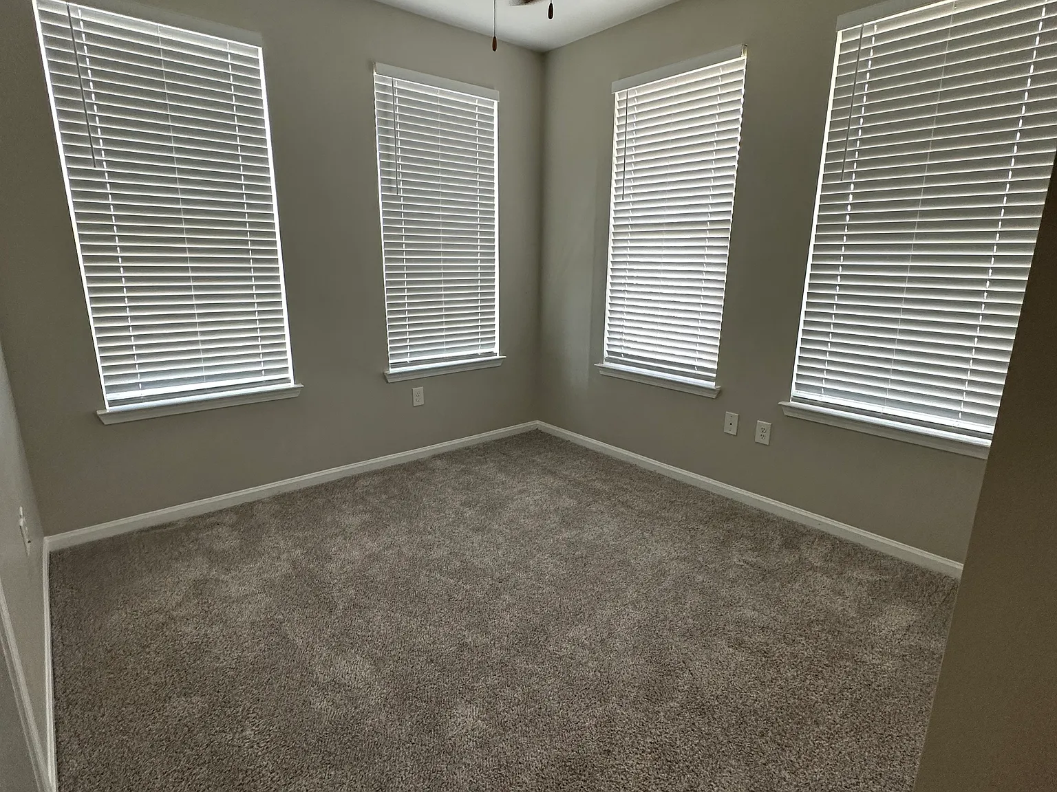 3 bed, 3.5 bath, 1360 sqft, $2,250 — Photo 3