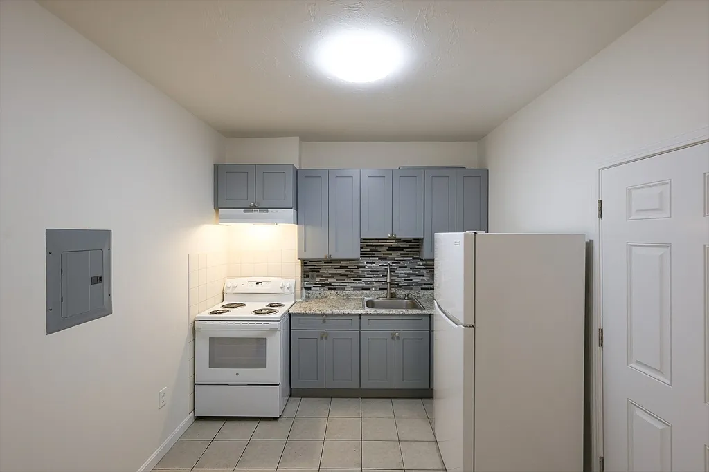 4 bed, 1.0 bath, 1250 sqft, $3,300 — Photo 4