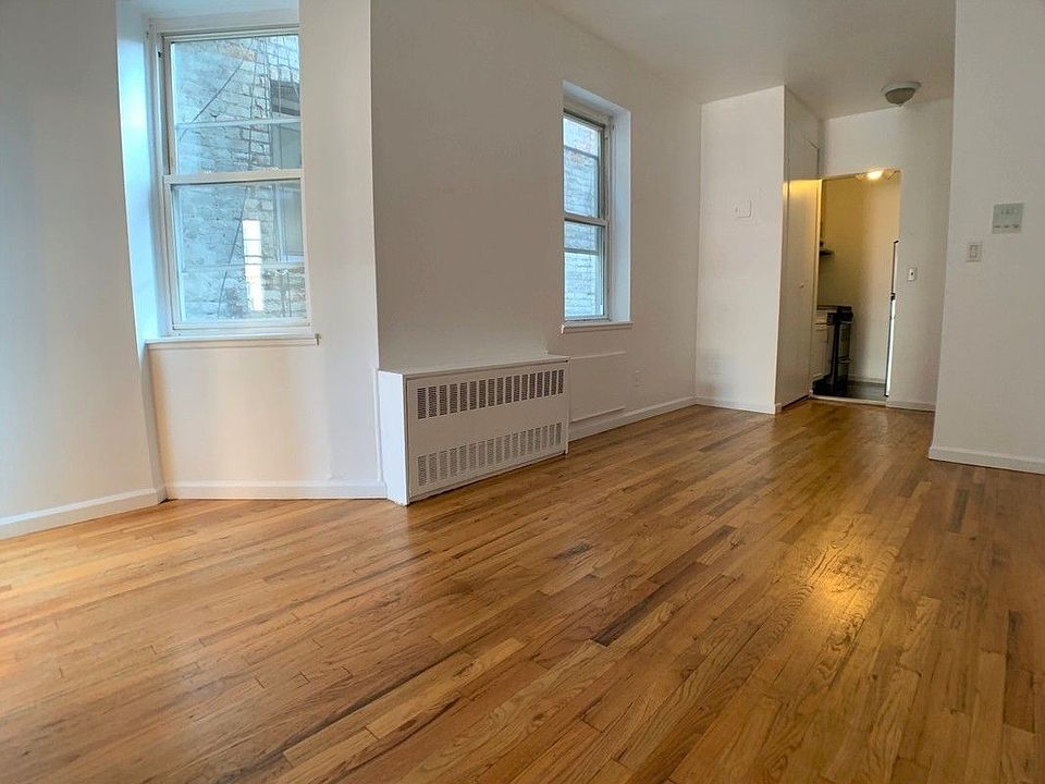 2nd image of 216 E 77th St APT 5D