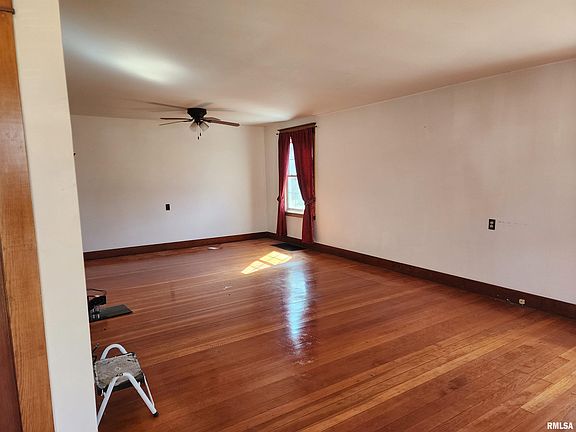 5th image of 225 N Van Buren St