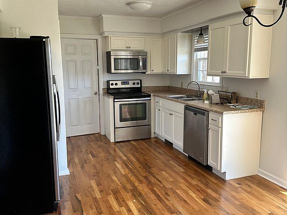 2nd image of 1725 Karen Cir