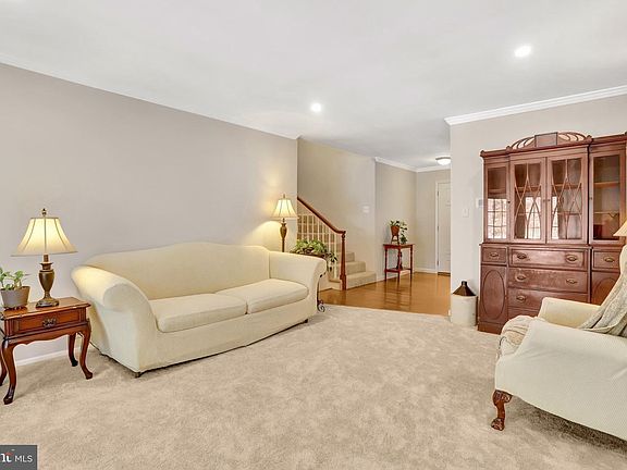 3rd image of 9516 Vandola Ct