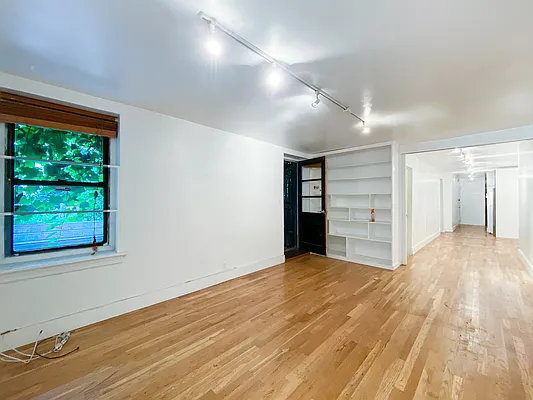 Rented by City Connections Realty | media 14