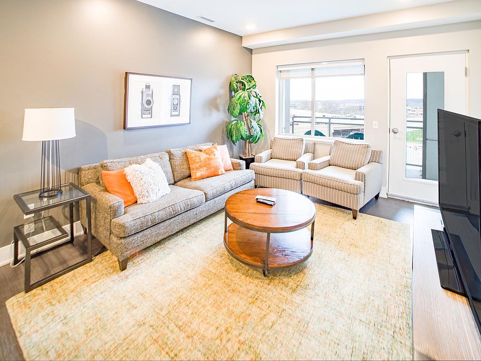 1st image of 55 Ottawa Ave SW #1