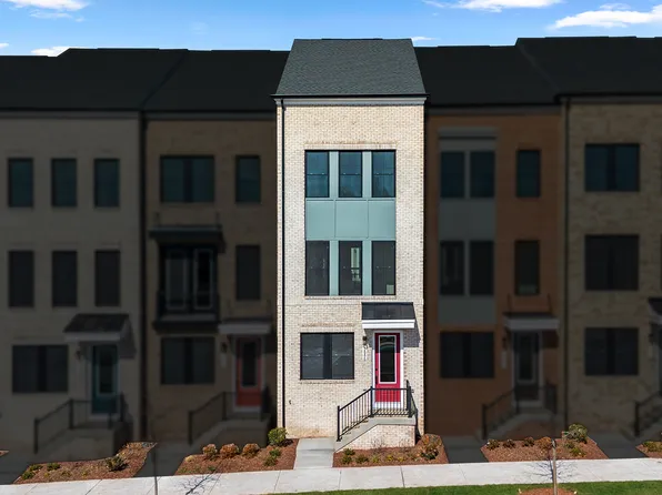 2686 River Birch Rd, Herndon, VA 20171