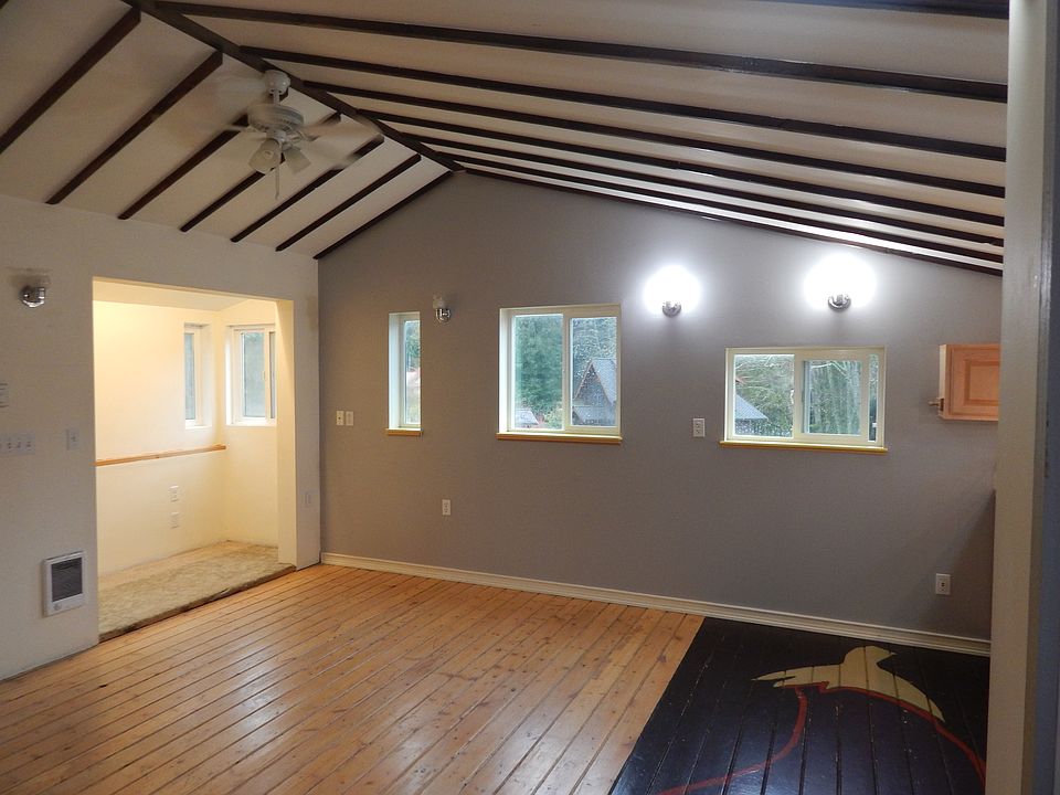 1st image of 23851C Newellhurst Pl NE #C