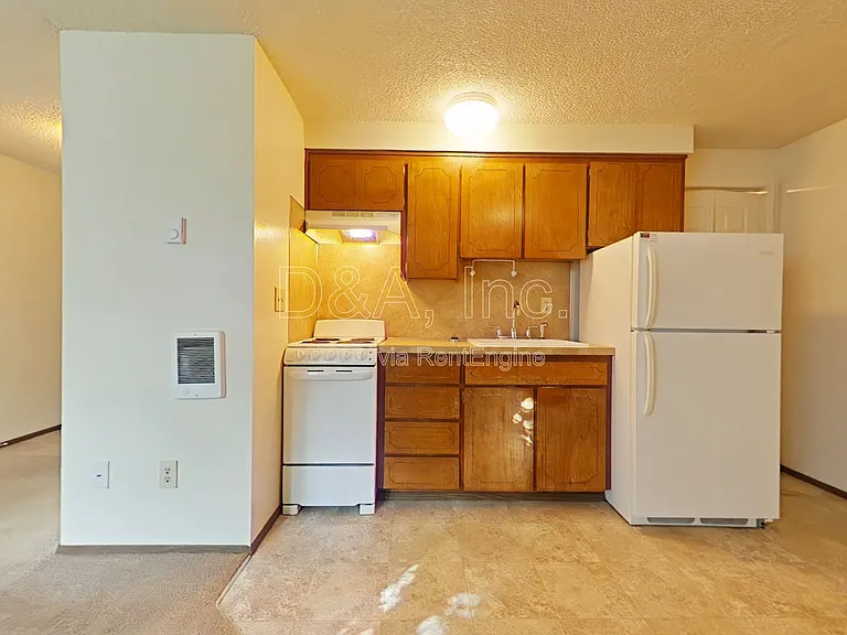 327 NW 12th St — Photo 3