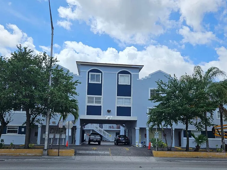 Kina Hialeah Apartments — Photo 6