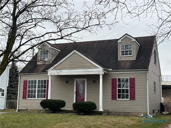 643 Bruns Dr, Rossford, OH 43460