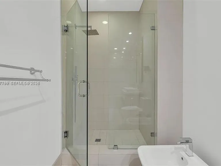 1300 S Miami Avenue Rd #Penthouse 5110 — Photo 33