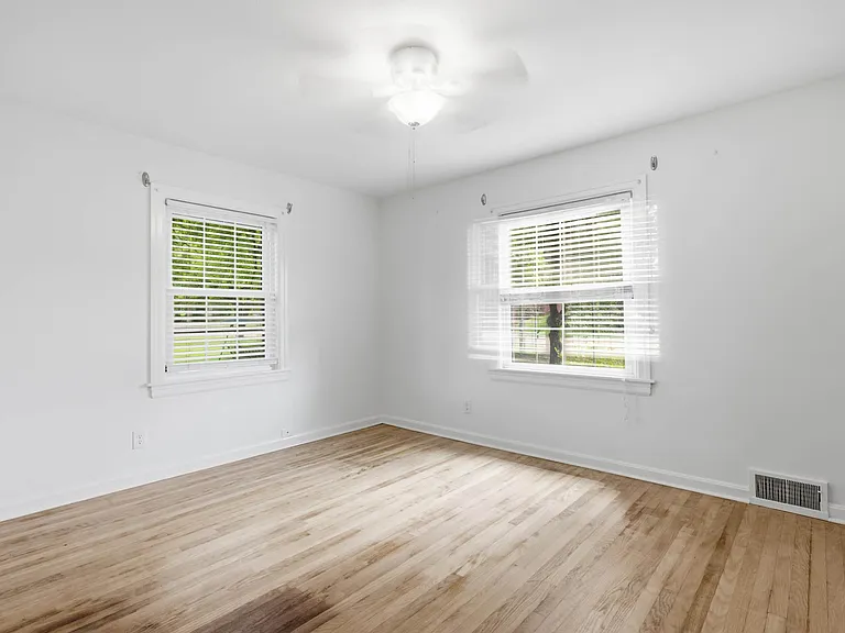 2037 Griffith Ave — Photo 14