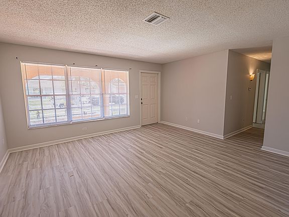 3rd image of 425 NE Electra Avenue