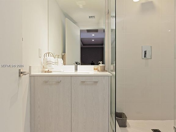 3rd image of 45 SW 9th St APT 1805