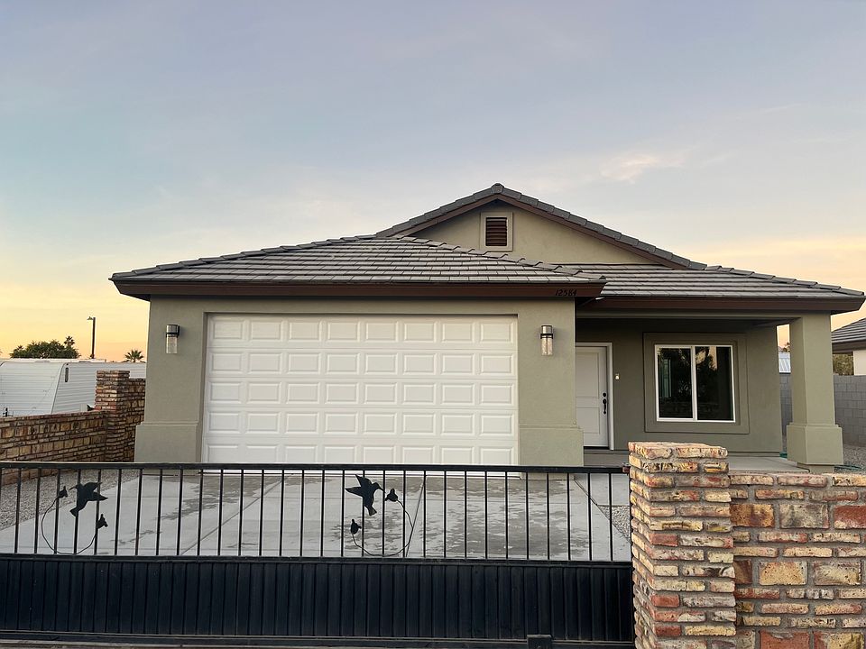 This is a like version of the home that will be available in mid-September. The La Vida Subdivision does not have the front entry gate.