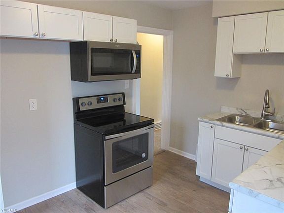 4th image of 383 Hawthorne St