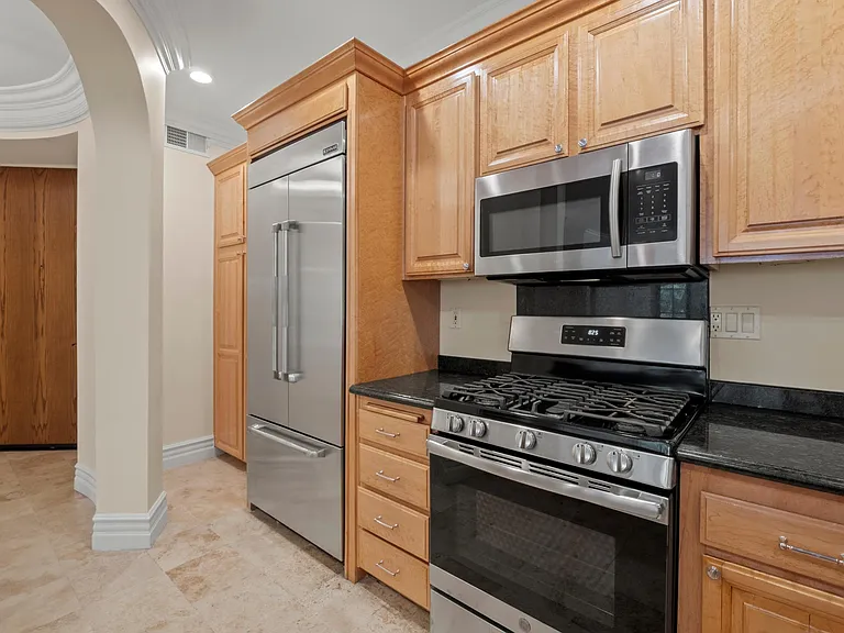 10364 Almayo Ave #201 — Photo 8