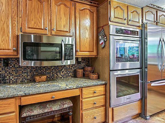 5th image of 2340 Edgebrook Dr