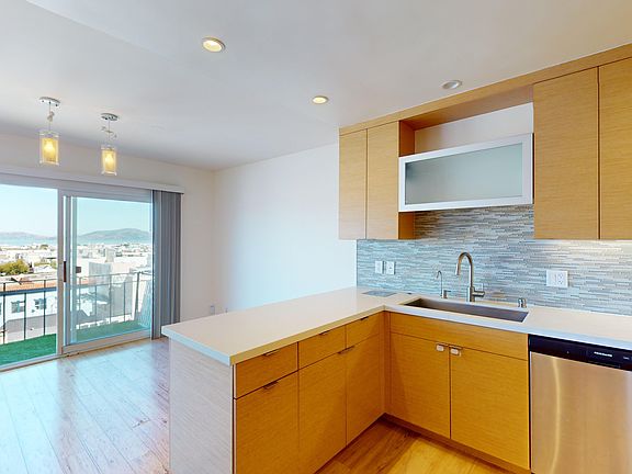 4th image of 2640 Greenwich St APT 302