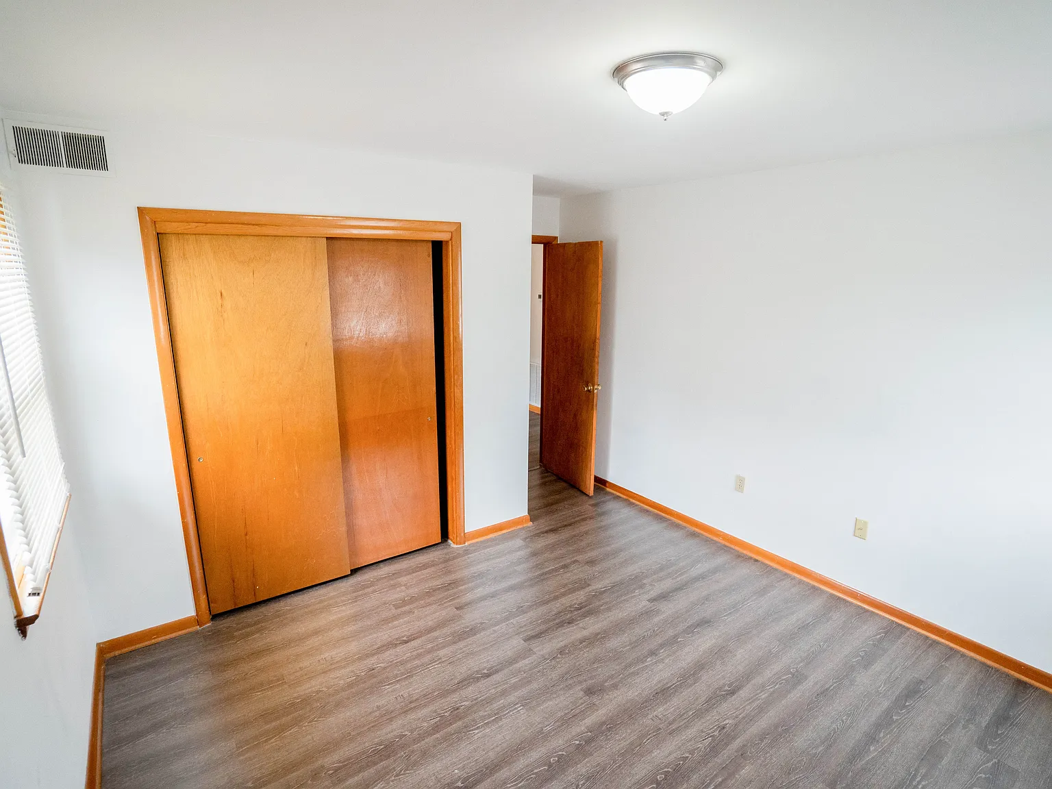 2 bed, 950 sqft, $1,600 — Photo 2