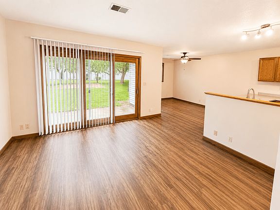 3rd image of 1102 Heeler Ave #20938059