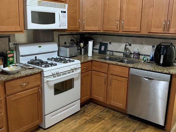 3rd image of 932 W Montana St APT 1