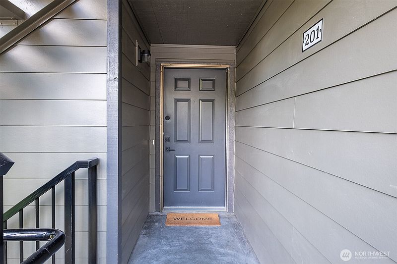 4th image of 1800 N 105th Street #9-201