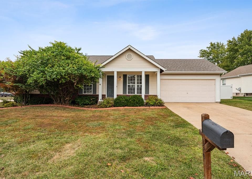 1st image of 320 Green Haven Dr