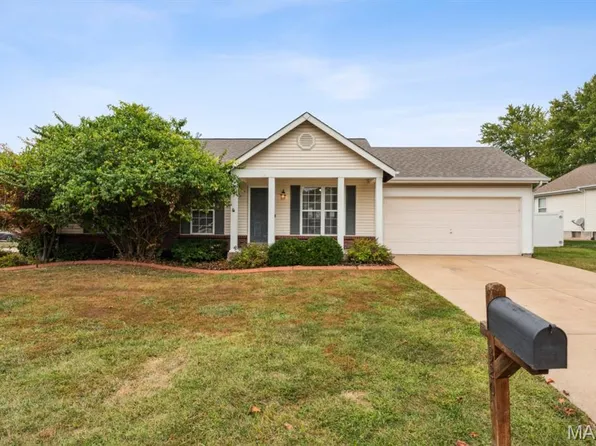 320 Green Haven Dr, Saint Peters, MO 63376