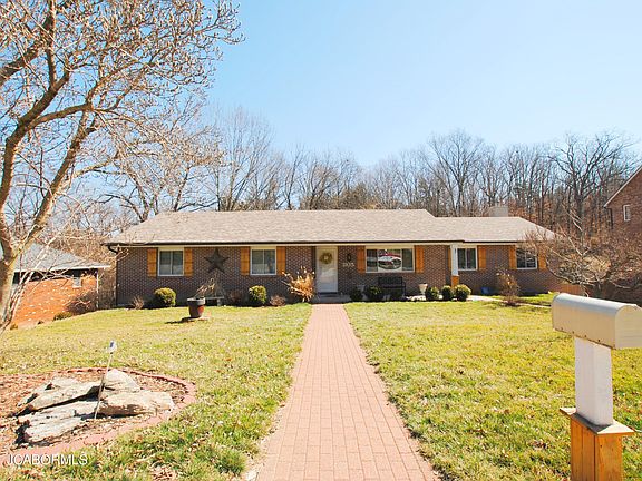 2nd image of 1105 Maplewood Ct E
