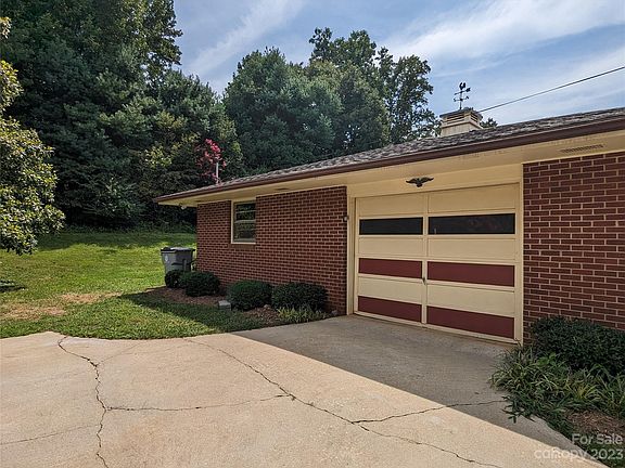 3rd image of 2345 Lakeside Terrace Cir SE
