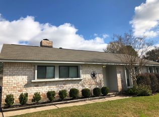 16711 Hibiscus Ln, Friendswood, TX 77546