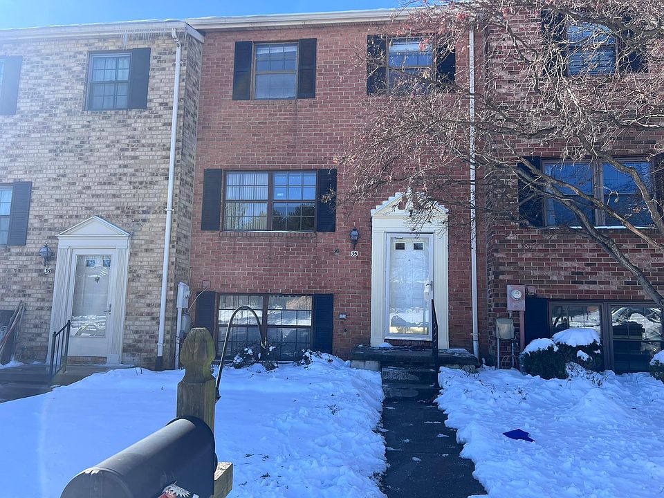 1st image of 35 Brucester Bridge Ct