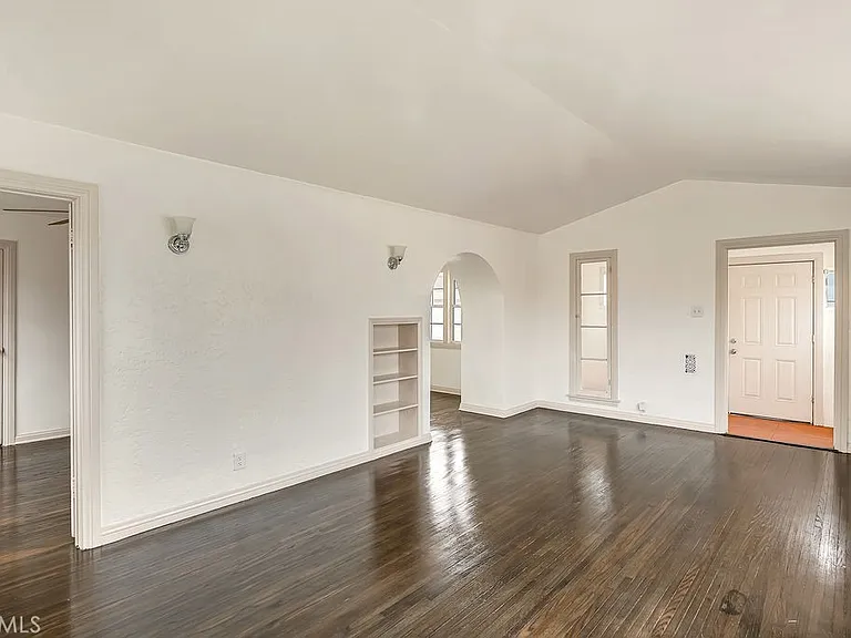 1515 E Walnut Way — Photo 11