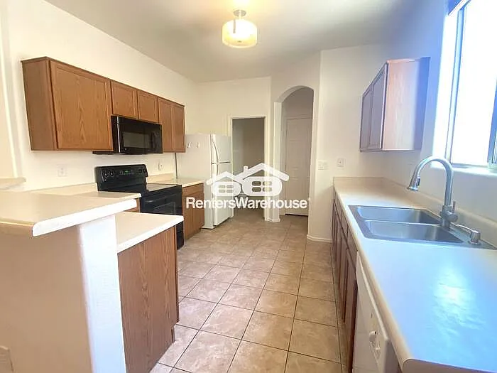 1970 E Harrison St — Photo 5