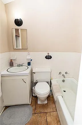 525 N Laurel St — Photo 2