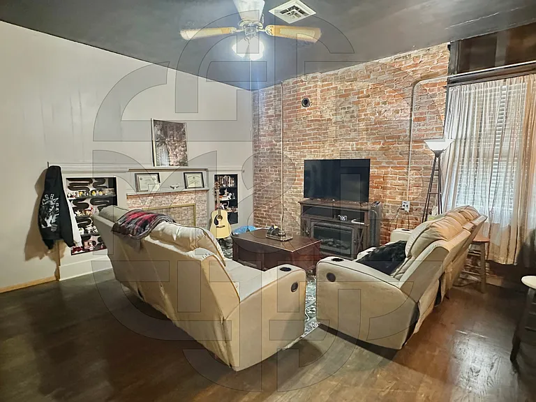 226 N Main St #5 — Photo 4