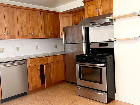 3rd image of 624 Presidio Ave #A