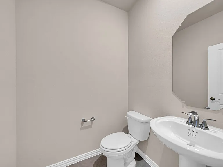 504 Weller Rd — Photo 8