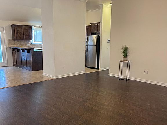 4th image of 2225 Melody Dr